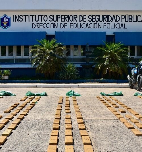 Reconocimiento a efectivos de la Policía Caminera por el secuestro de más de 800 kilos de marihuana