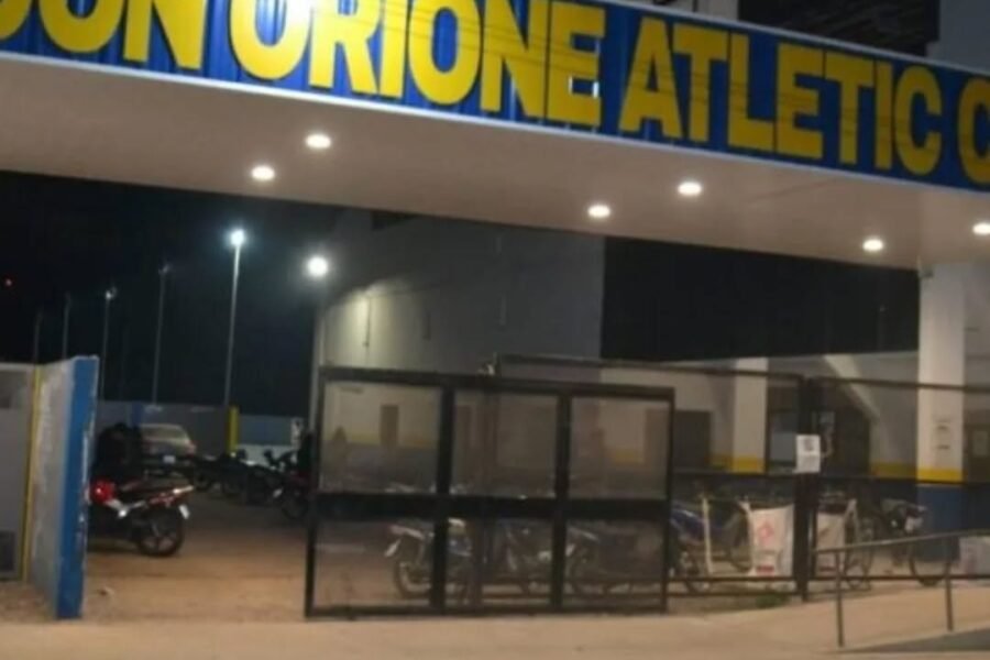 Grave denuncia: luego de la descompensación de Pittau, dirigentes de Unión y el árbitro quisieron continuar el partido
