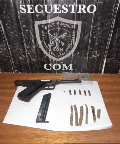 Su madre lo denunció por violento y lo detuvieron con un arma de fuego y seis “porros”