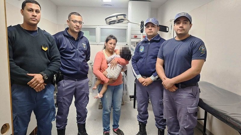Agentes de la Comisaría Sexta salvaron a una bebé con maniobras de RCP
