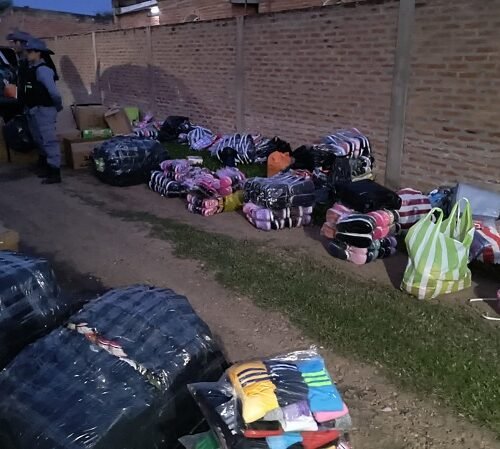 Persecución terminó con el secuestro de 60 bultos de mercadería ilegal en Colonia Popular