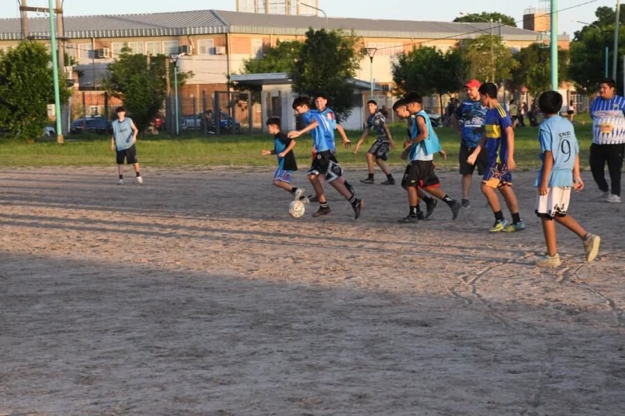 CLASES DE FÚTBOL SIN COSTO EN EL TIRO FEDERAL