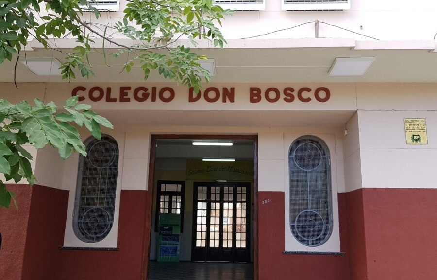 Polémica: el Colegio Don Bosco pide a los padres evitar vestir “prendas excesivamente ajustadas”