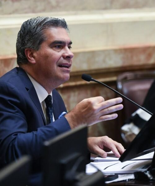 Capitanich apuntó contra Javier Milei: “Las familias se endeudan cada vez más porque la plata ya no alcanza”