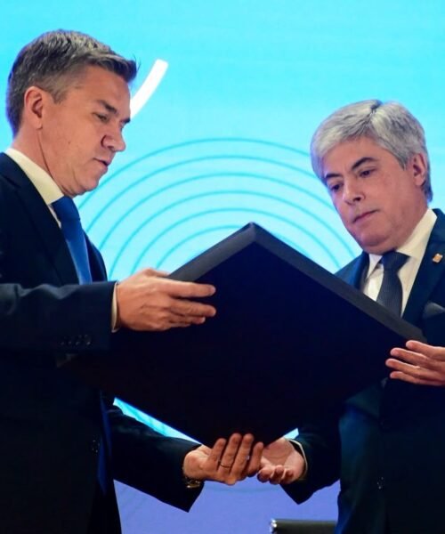 Asunción de Larroza: ”La UNNE es una usina de conocimiento para la región”, afirmó Zdero